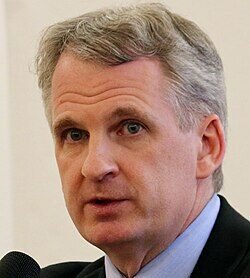 Timothy_Snyder,_2016_(cropped)